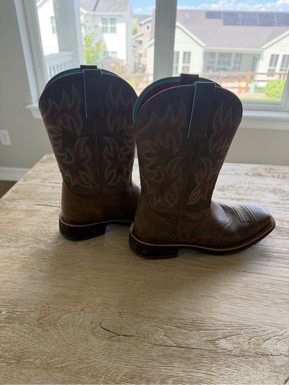 Ariat Red Textile Interior Label - Picture 7 of 10